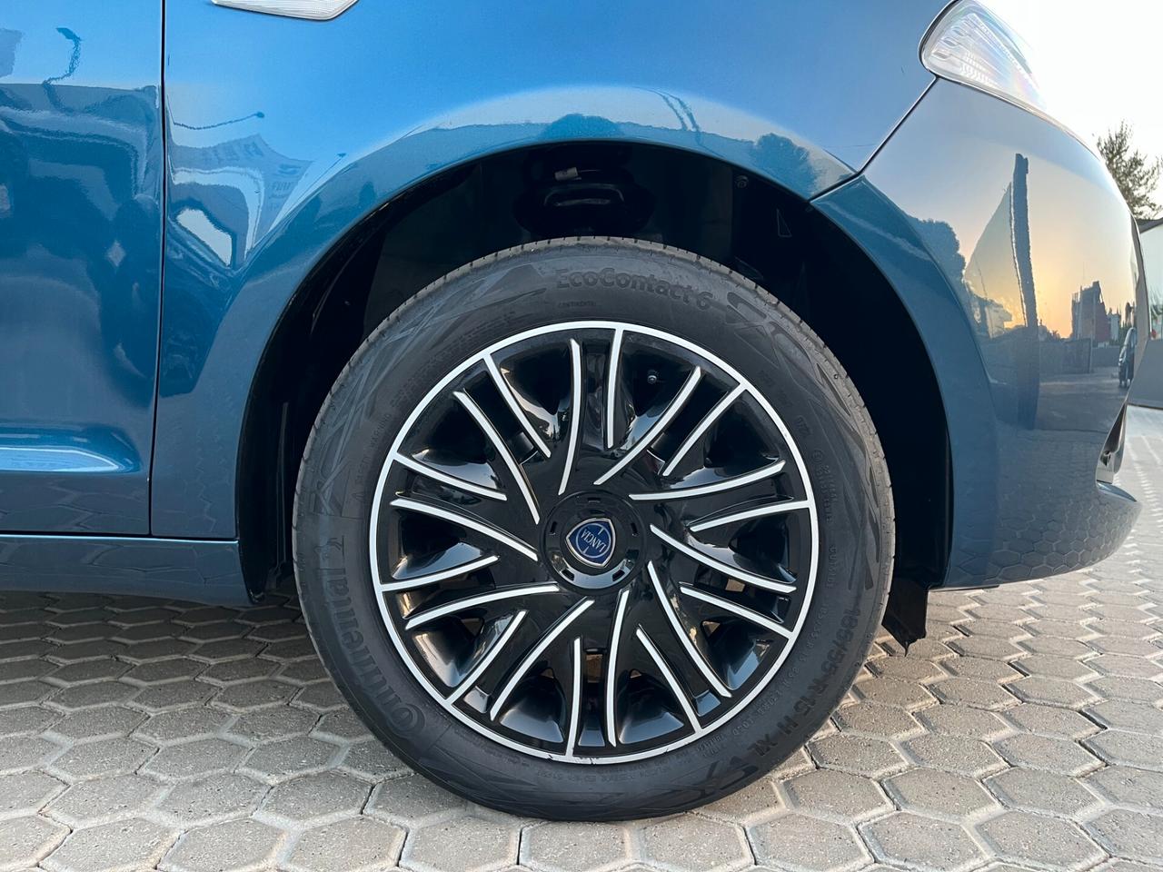 Lancia Ypsilon 1.0 FireFly 5 porte S&S Hybrid Gold