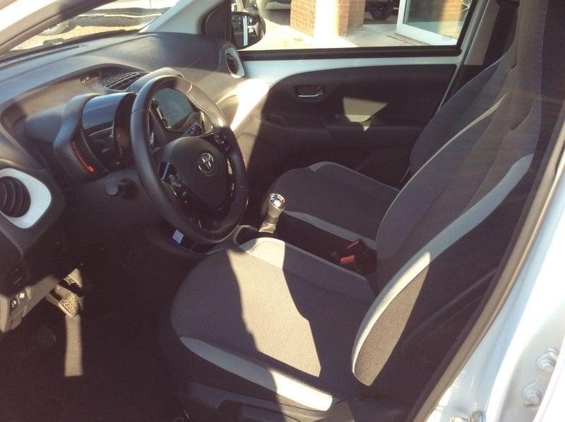 Toyota Aygo Aygo Connect 1.0 VVT-i 72 CV 5 porte x-play