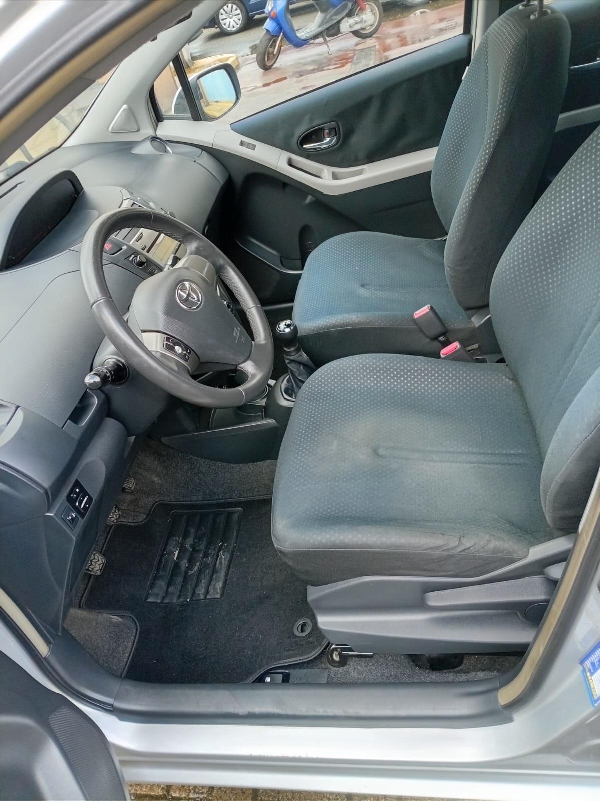 Toyota Yaris 1.0 5 porte Sol