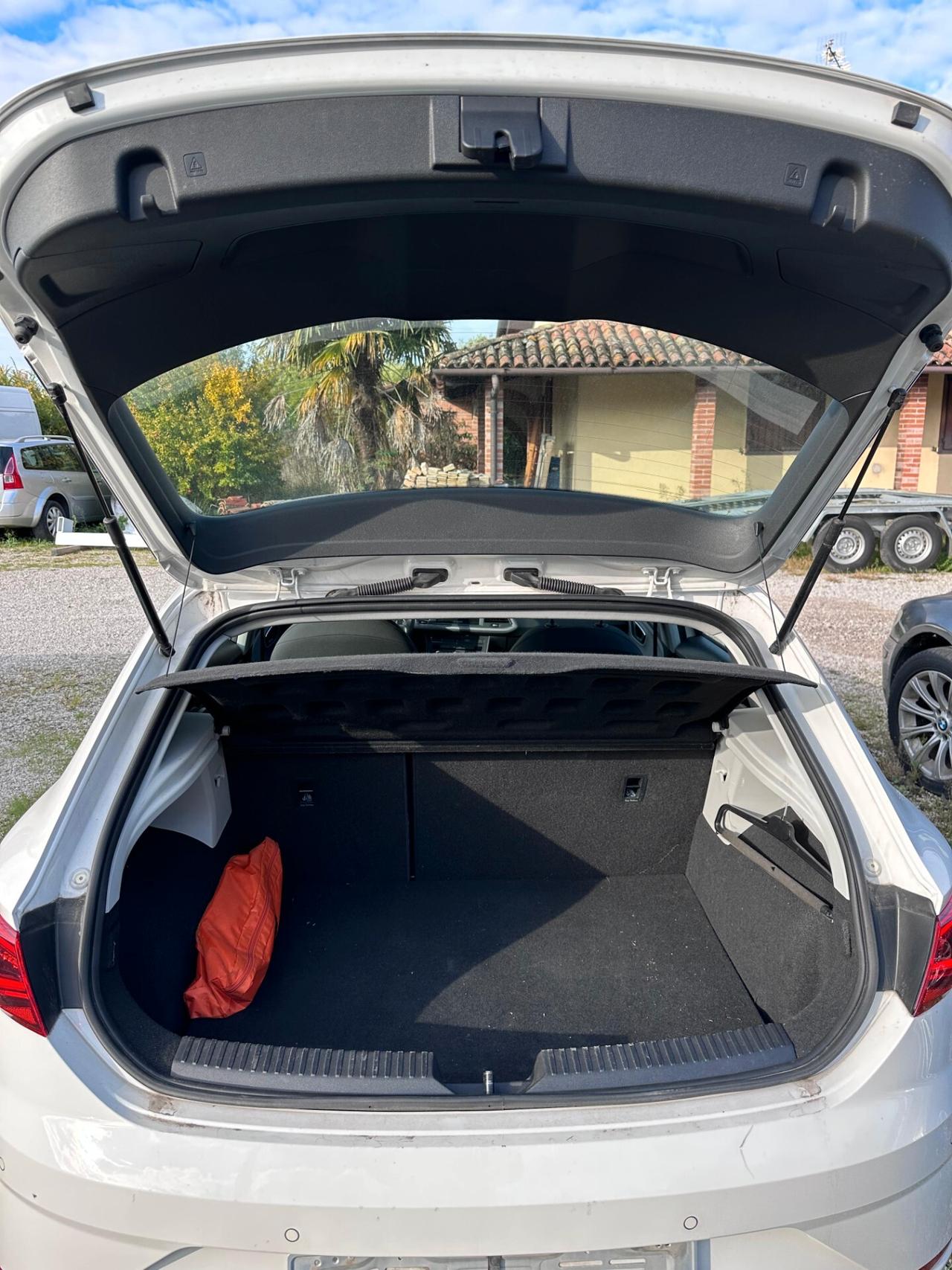 Seat Leon 1.5 TGI DSG 5p. Business INCIDENTATA