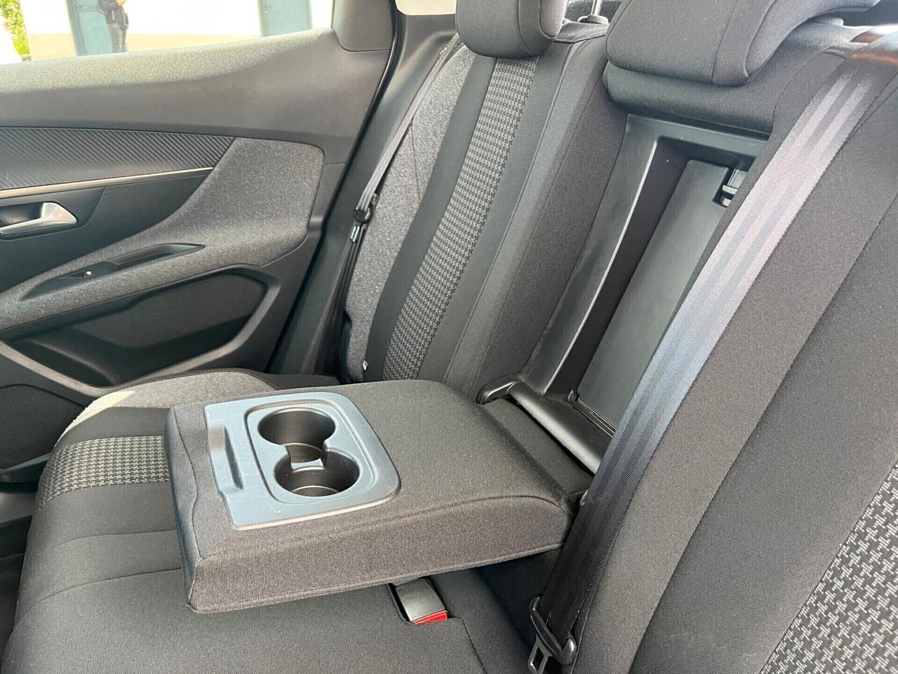 Peugeot 3008 BlueHDi 130 S&S Business