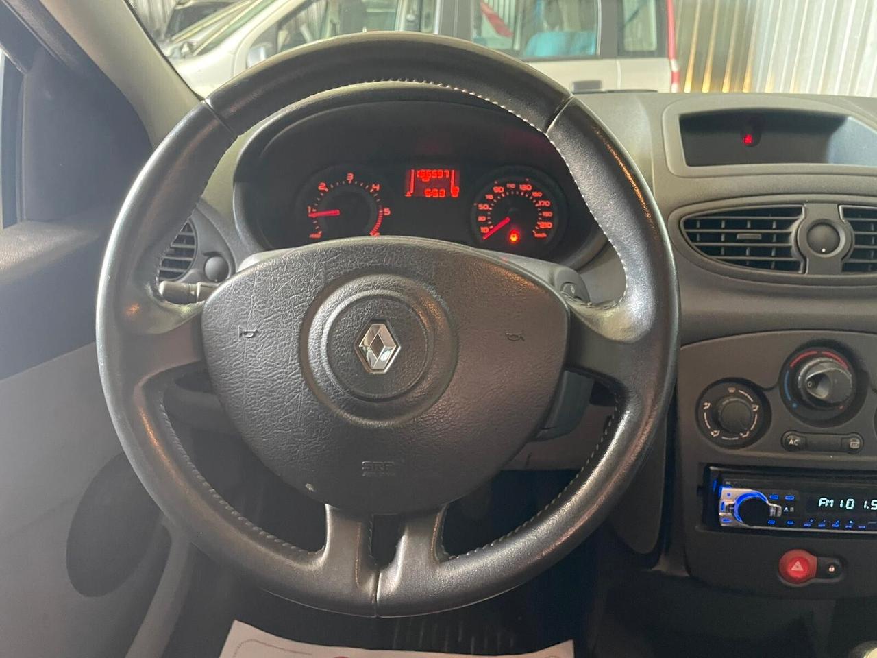 Renault Clio NEOPATENTATI