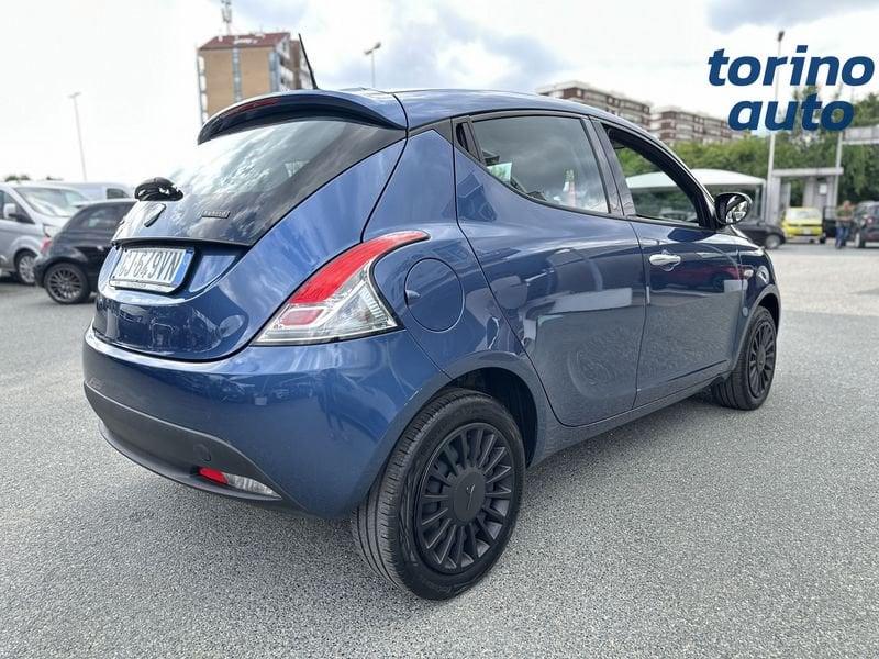 Lancia Ypsilon 1.0 FireFly 5 porte S&S Hybrid Silver