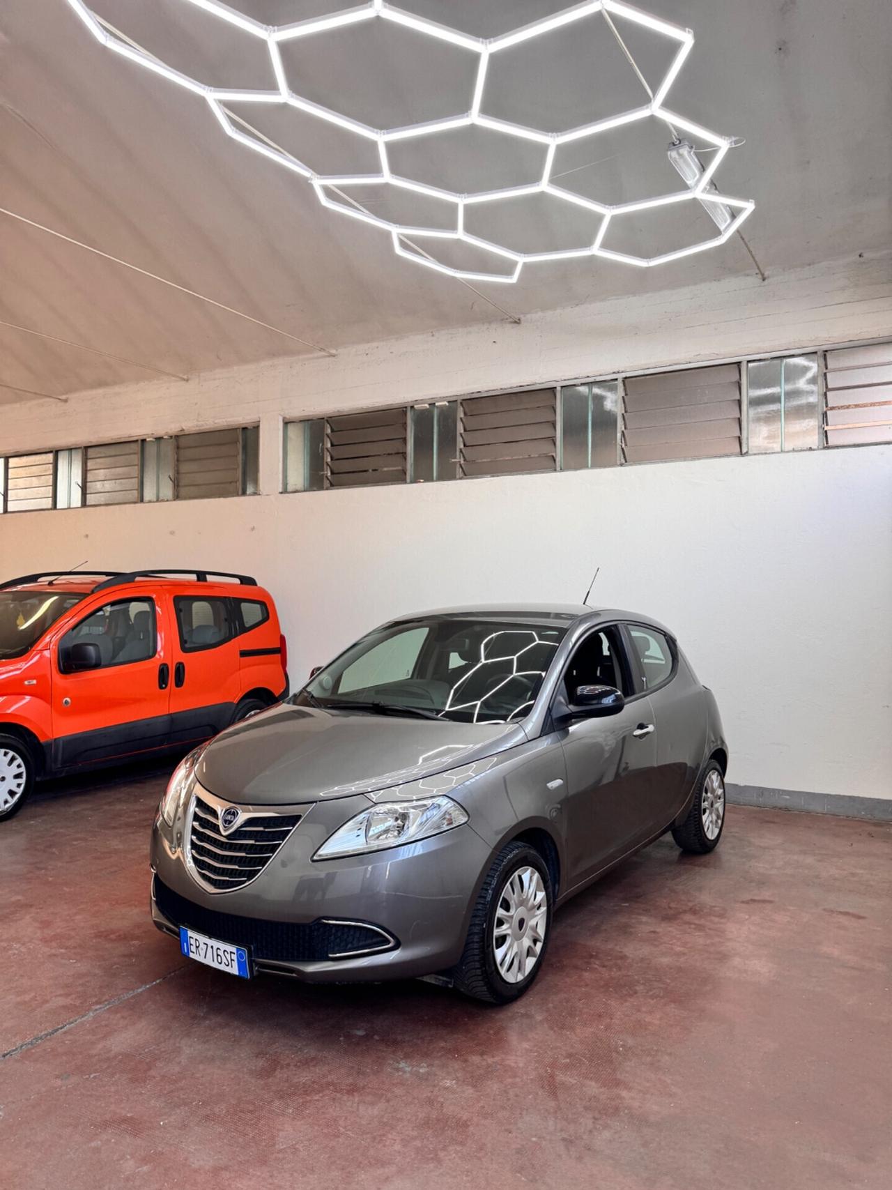 Lancia Ypsilon 1.2 69 CV 5 porte Platinum