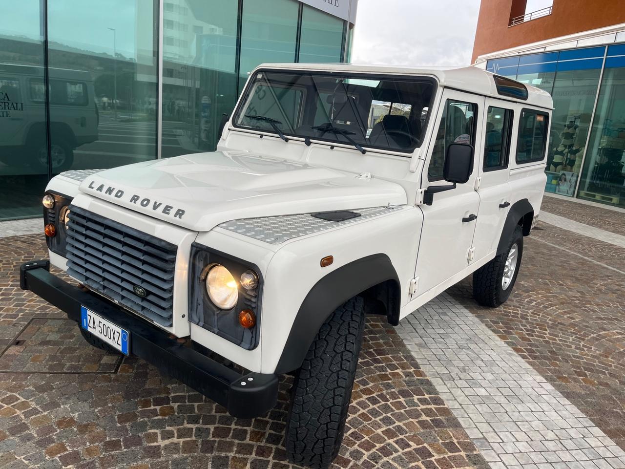 Land Rover Defender 110 2.4 TD4 Hard Top SE