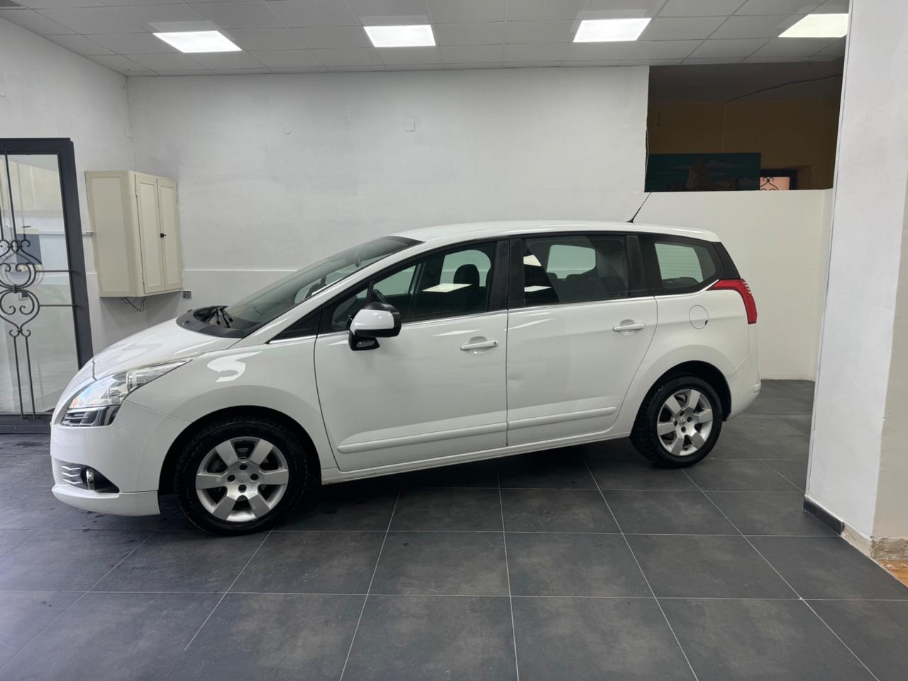 Peugeot 5008 1.6 HDi 112CV Business N1 autocarro 5 posti