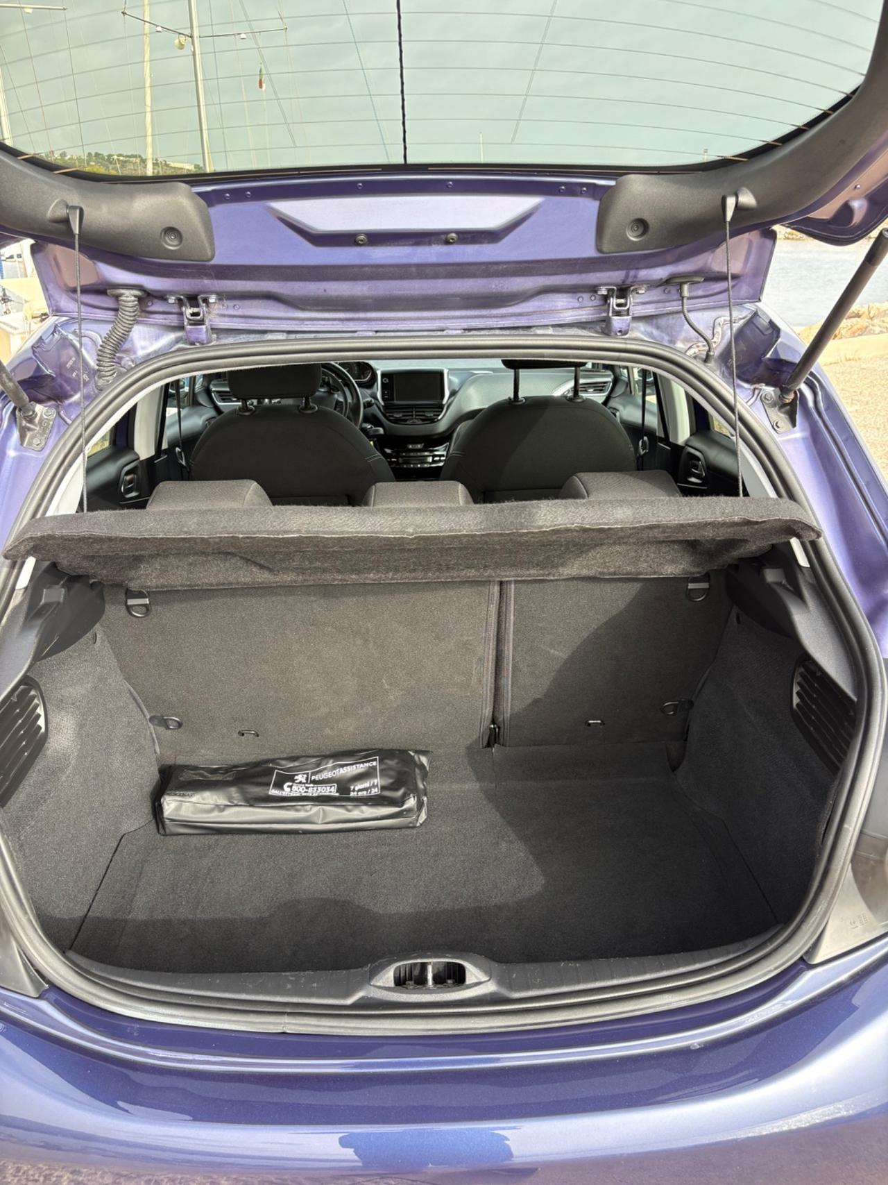 Peugeot 208 già omologata per disabili Allure