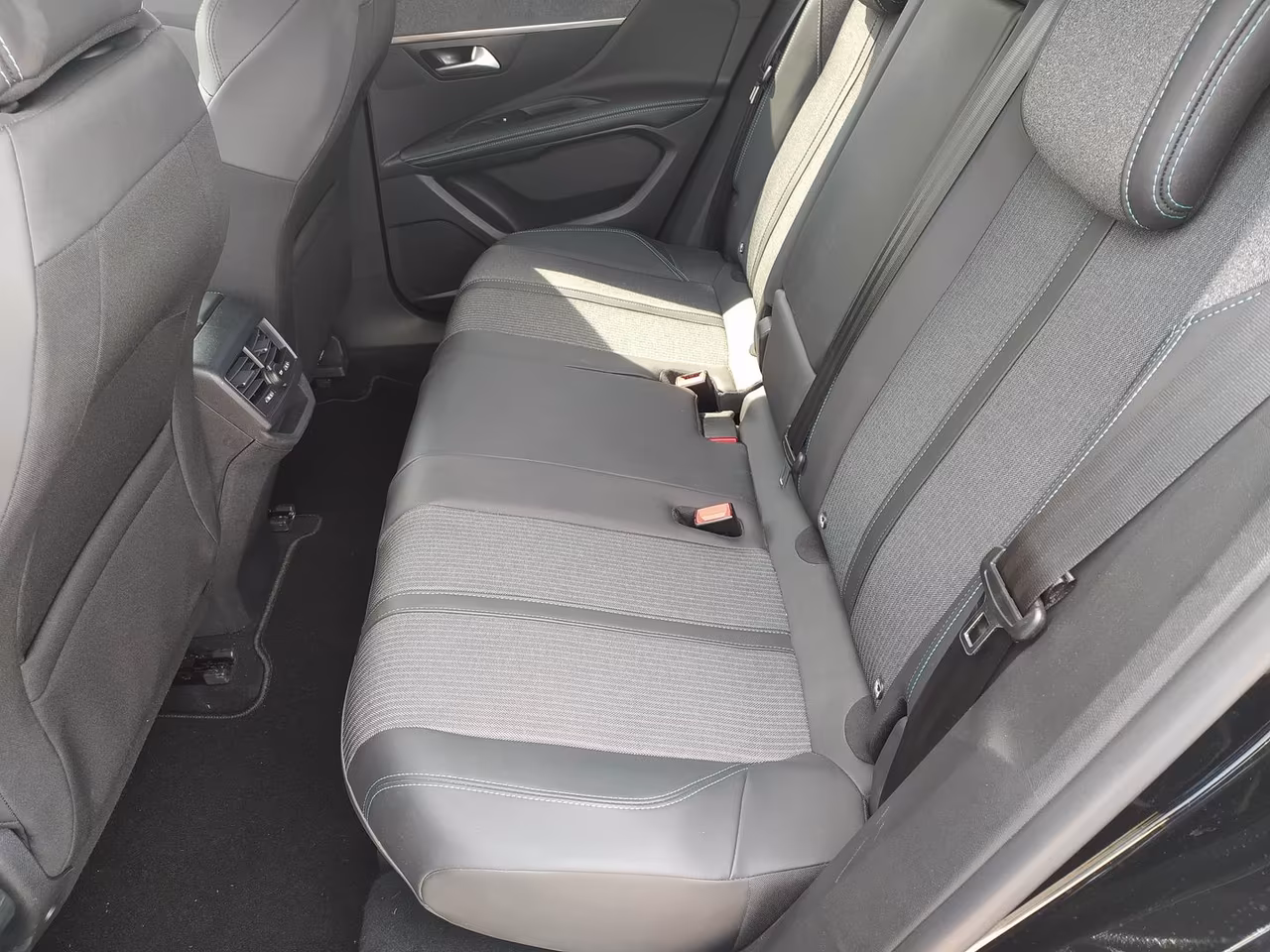 Peugeot 3008 Allure Pack 1.5 Blue HDI 130 #12056