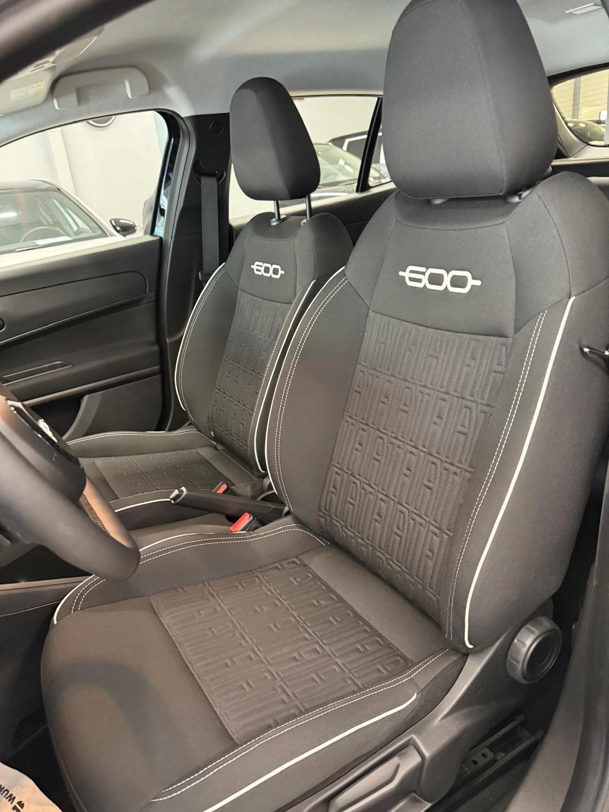 Fiat 600 Hybrid 110 CV DCT MHEV Icon