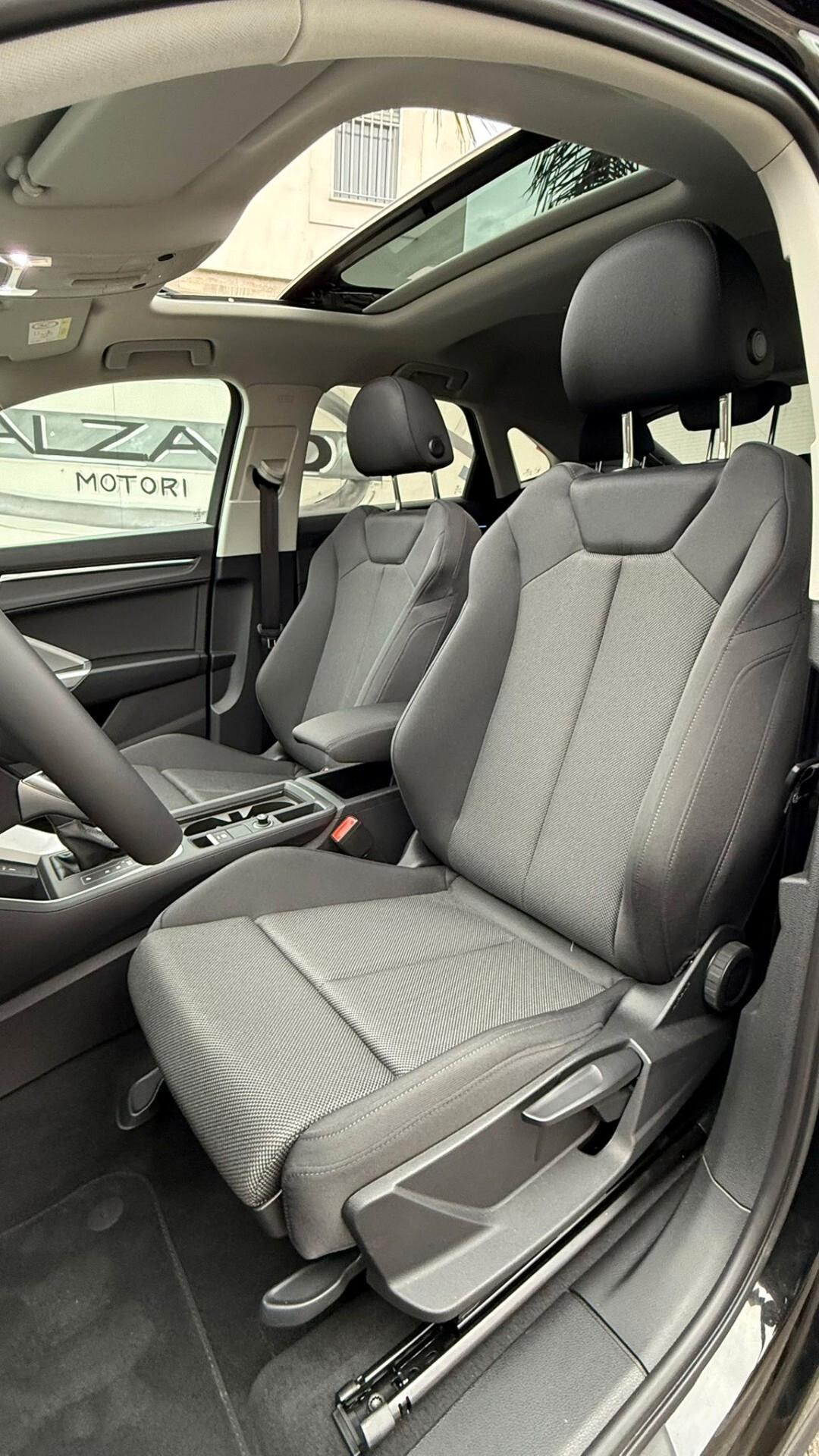 AUDI Q3 SPB 35 TDI IDENTITY BLACK KM0 2024 TETTO APRIBILE