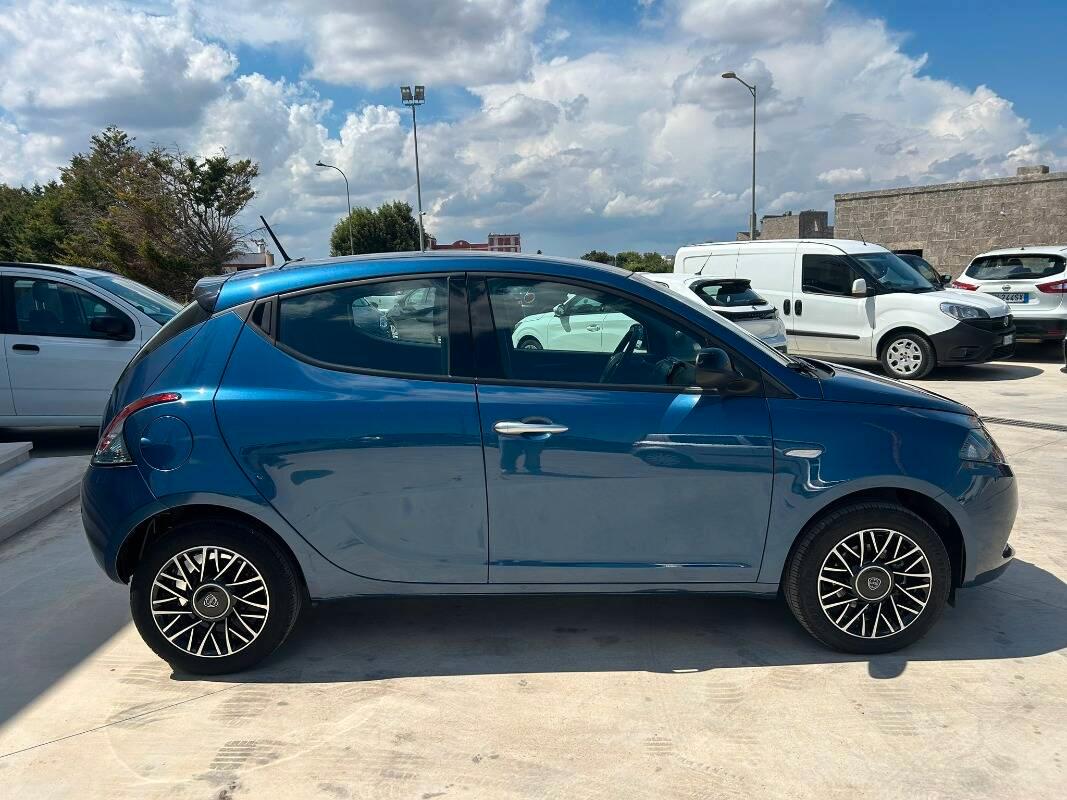 Lancia Ypsilon III 1.0 firefly hybrid Platino s&s 70cv