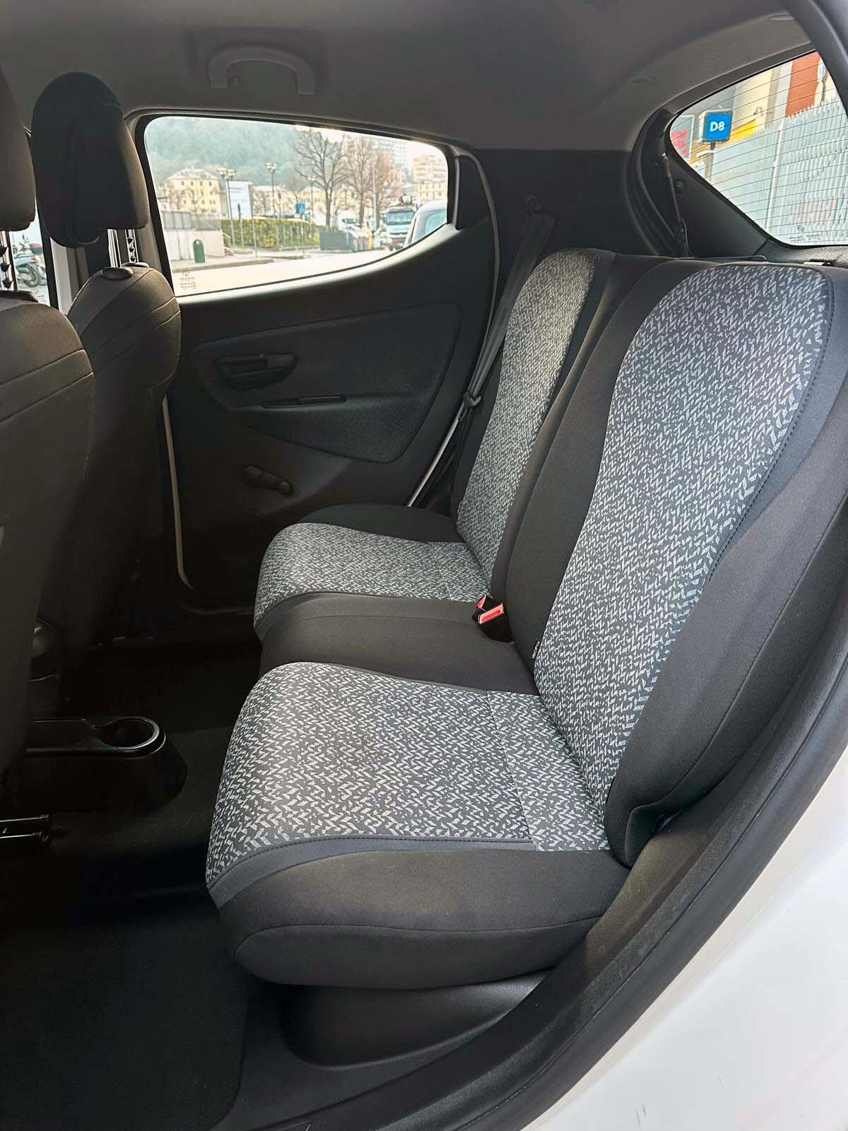 Lancia Ypsilon 1.0 FireFly S&S Hybrid Ecochic Silver Unico Proprietario Adatta Neo Patentati