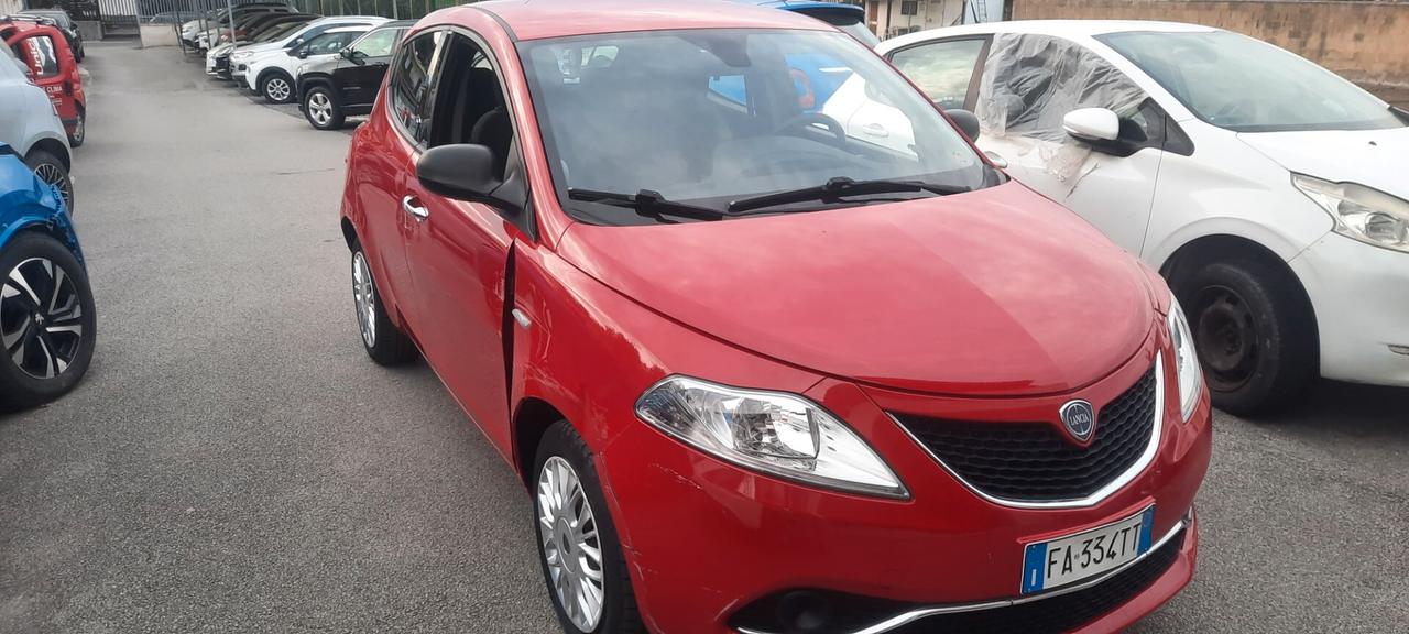 Lancia Ypsilon 1.2 69cv benzina anno 2015