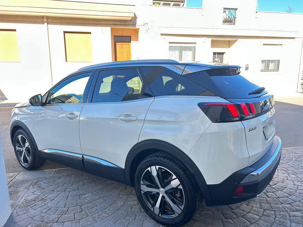 Peugeot 3008 1.5 BlueHDi EAT8 GT-LINE TETTO-2018
