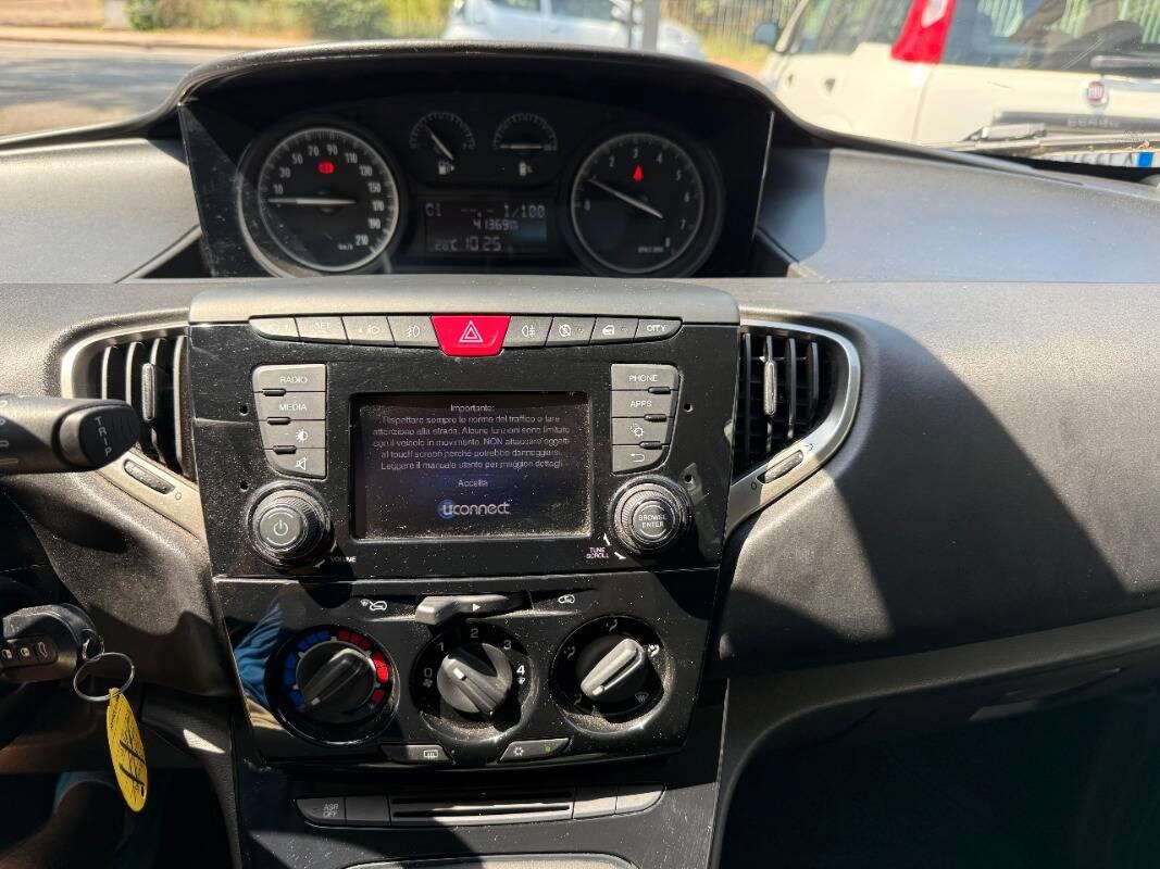 Lancia Ypsilon 1.0 firefly hybrid Gold s&s 70cv