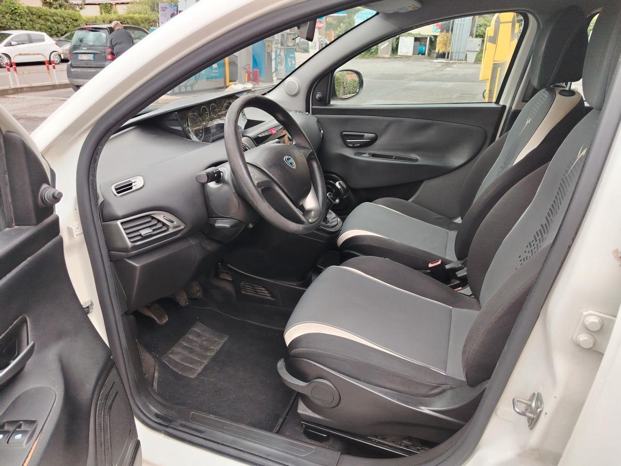 Lancia Ypsilon 1.2 69 CV 5 porte S&S Silver