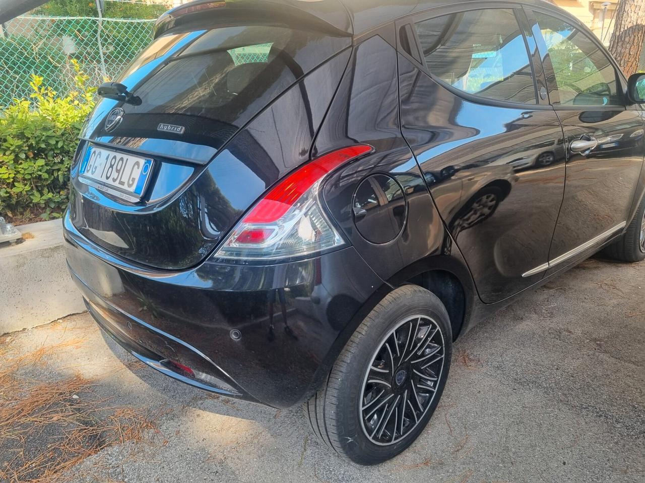 Lancia Ypsilon 1.0 FireFly 5 porte S&S Hybrid Ecochic Gold