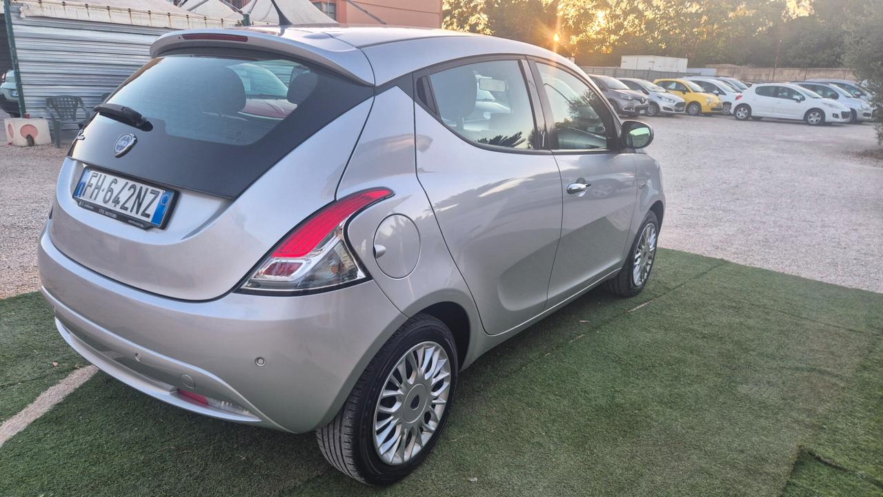 Lancia Ypsilon 1.2 69 CV 5 porte Silver