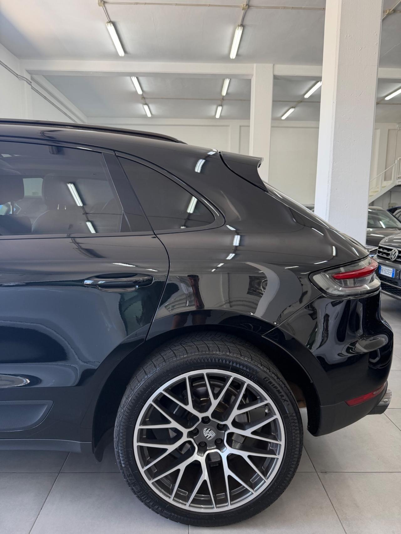 Porsche Macan 2.0 245 TETTO FULL finanziabile