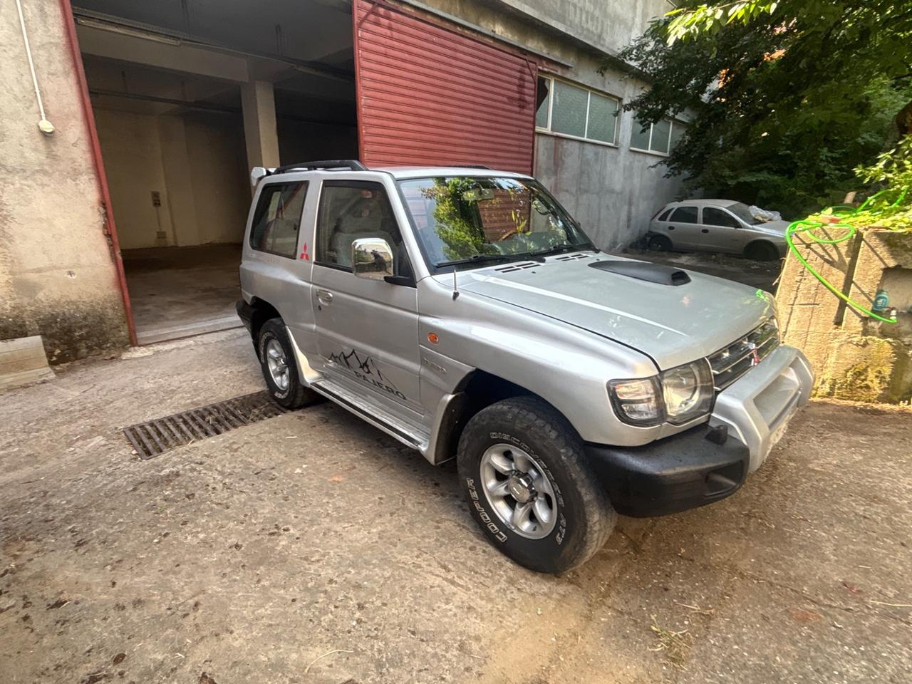 Mitsubishi Pajero 2.8 TDI MT GLS Target Autocarro