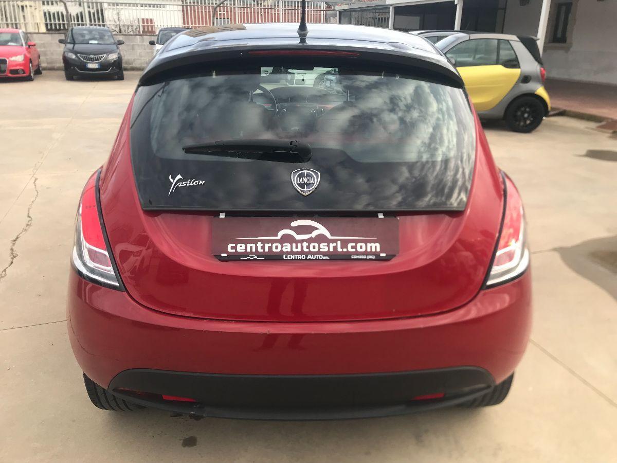 LANCIA Ypsilon 1.2 69 CV 5 porte S&S Black&Red