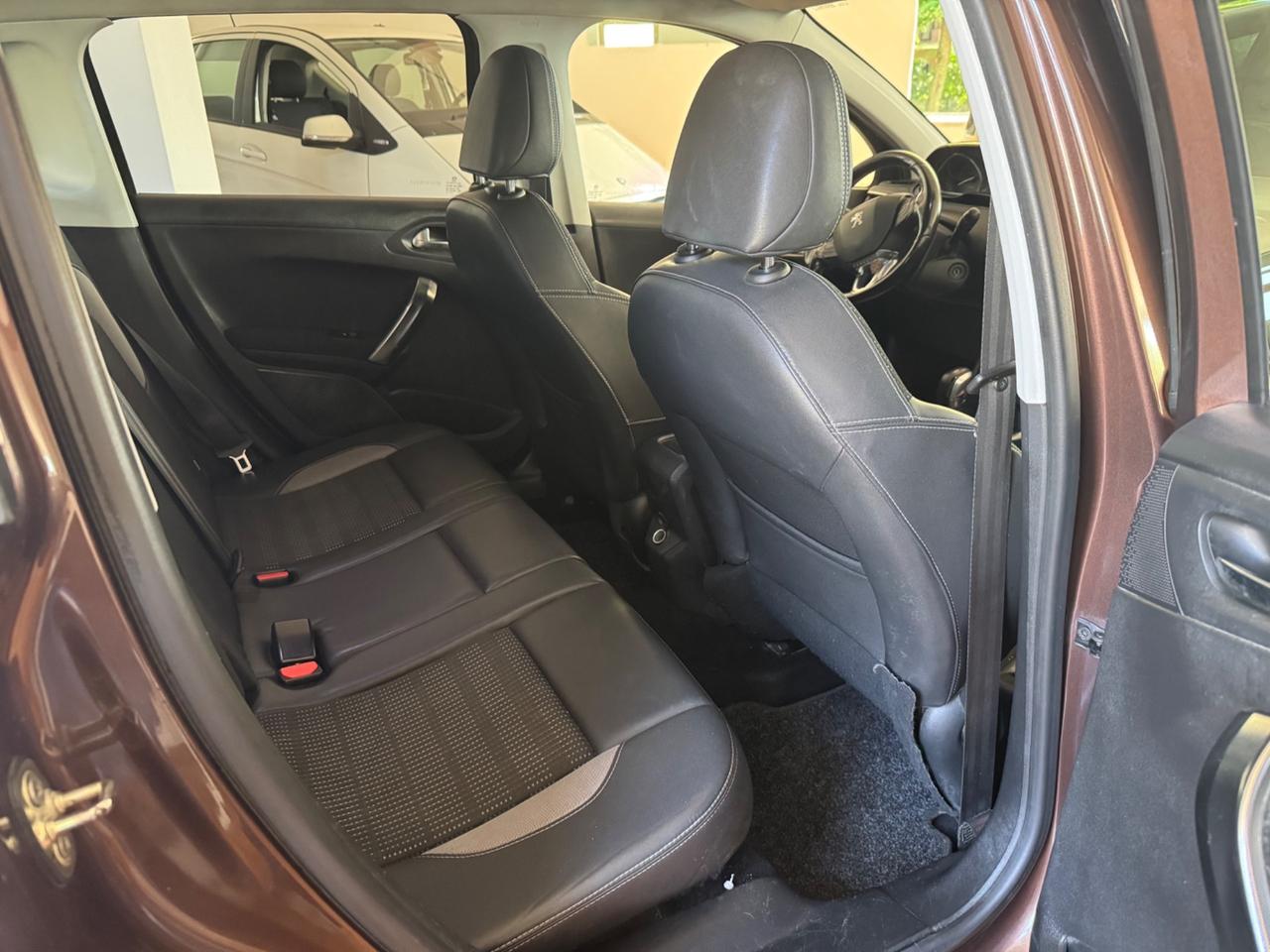 Peugeot 2008 1.6 e-HDi OK NEO GANCIO TRAINO