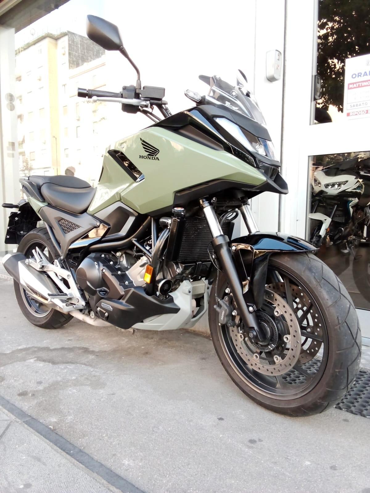 Honda NC 750 CAMBIO DCT