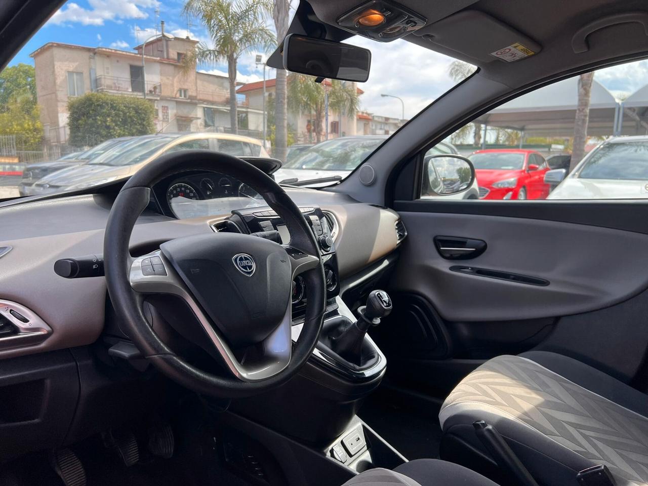 Lancia Ypsilon 1.2 69 CV 5 porte Platinum