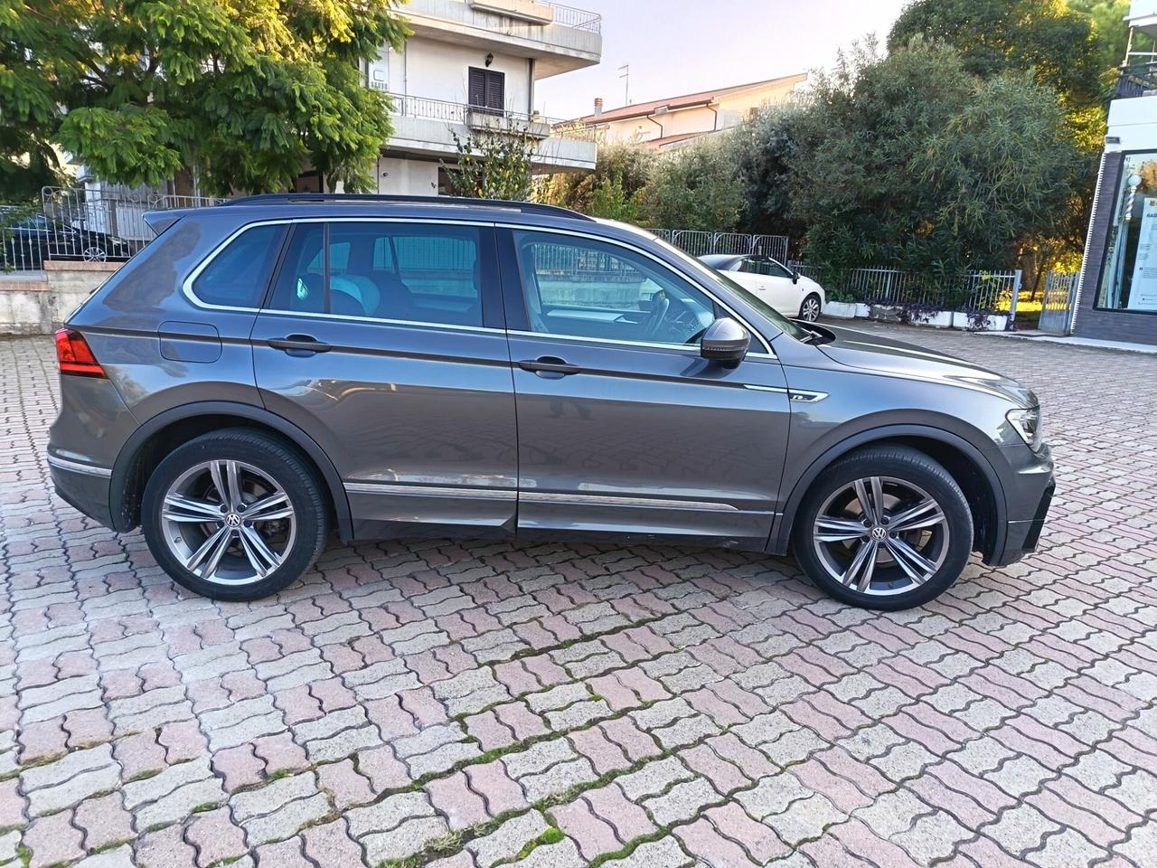 Volkswagen Tiguan 2.0 BiTDI SCR DSG 4MOTION Advanced R-Line BMT