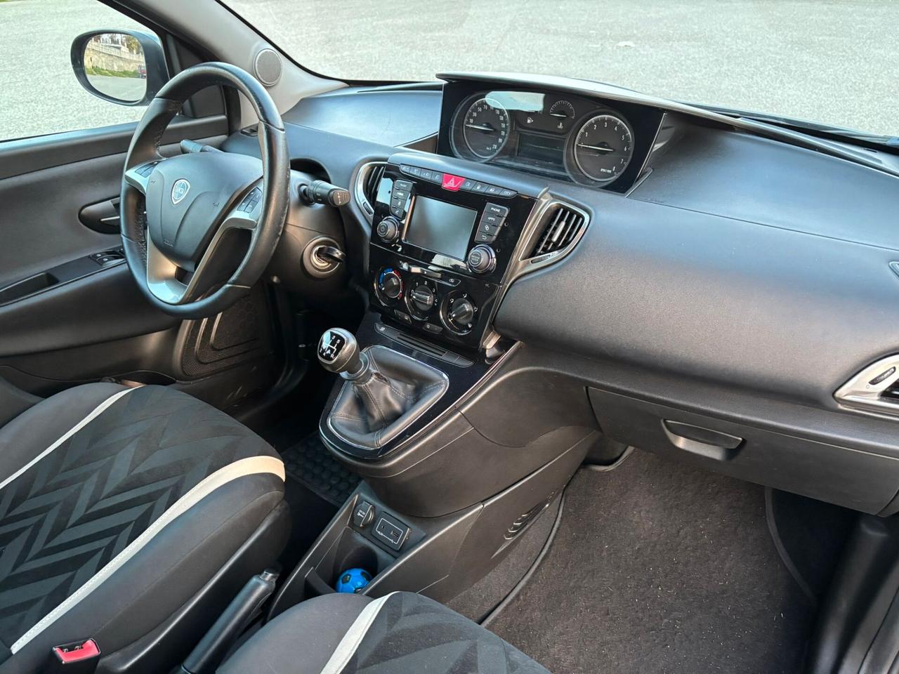 Lancia Ypsilon 1.2 69 CV 5 GPL Ecochic Gold 2017