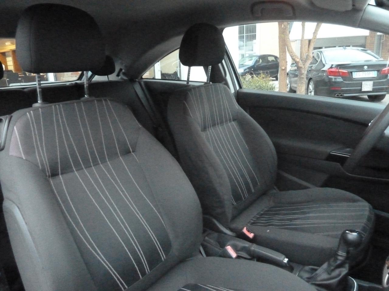 Opel Corsa 1.2 3 porte Club Ok Neopatentati