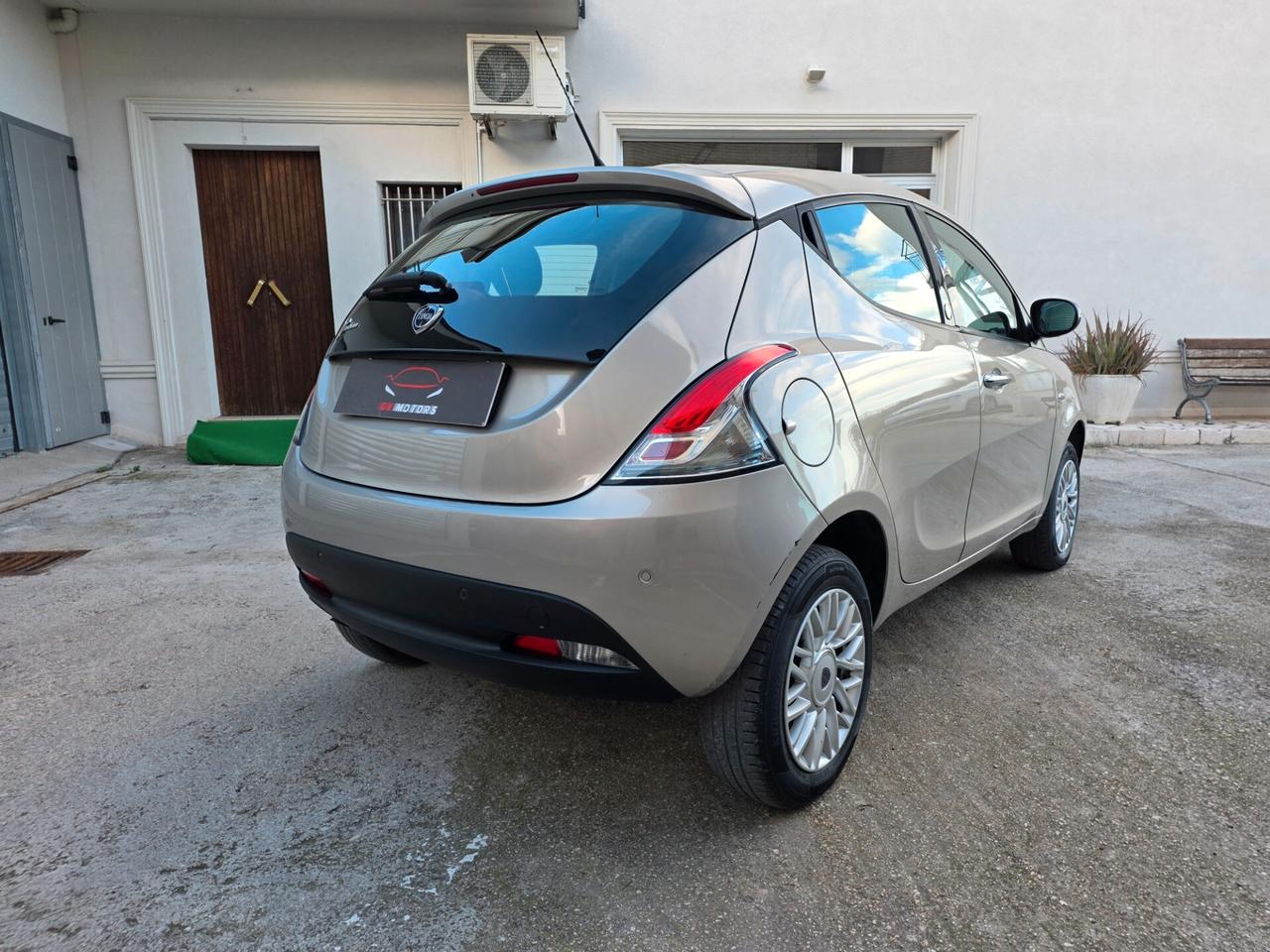 Lancia Ypsilon 0.9 TwinAir 85 CV 5 porte Metano Ecochic Gold