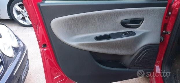 Lancia Ypsilon 0.9 TwinAir 85 CV 5 porte Metano Ecochic Elefantino