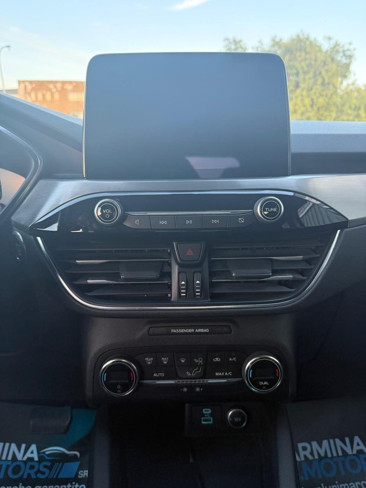 Ford Kuga 120CV AUT TITANIUM