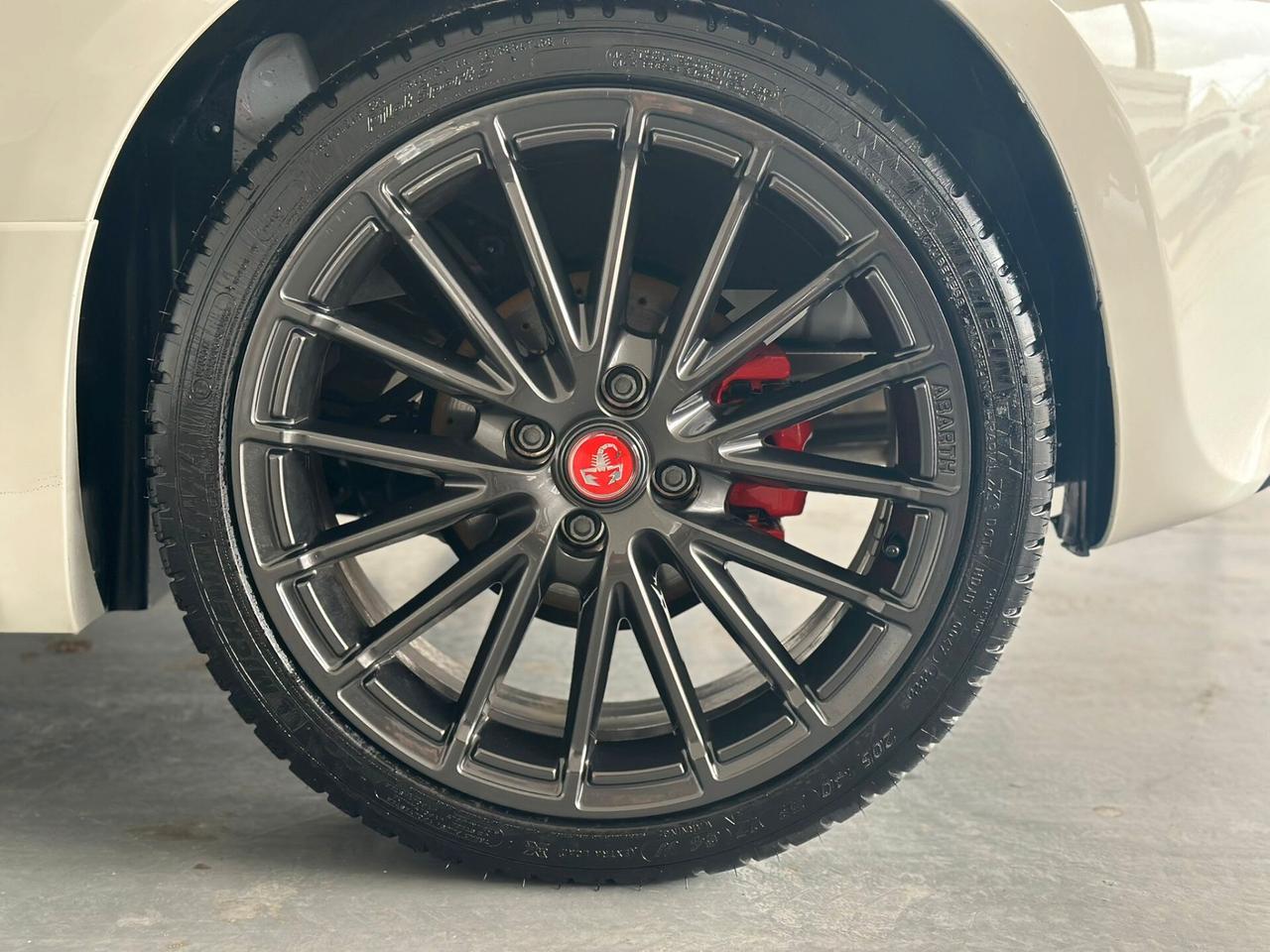 Abarth 695 1.4 180 CV KM0 2023