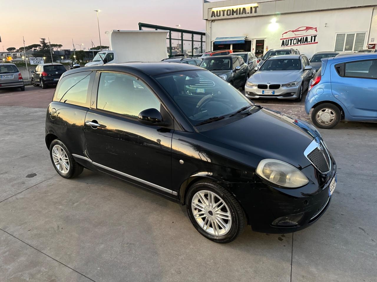 Lancia Ypsilon 1.2 69 CV Unyca neopatente