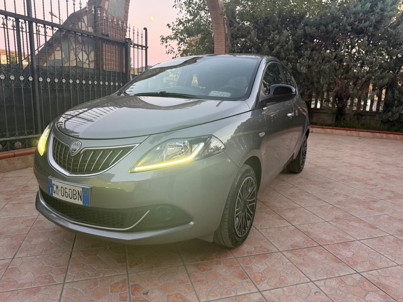Lancia Ypsilon 1.0 FireFly 5 porte S&S Hybrid Silver Plus