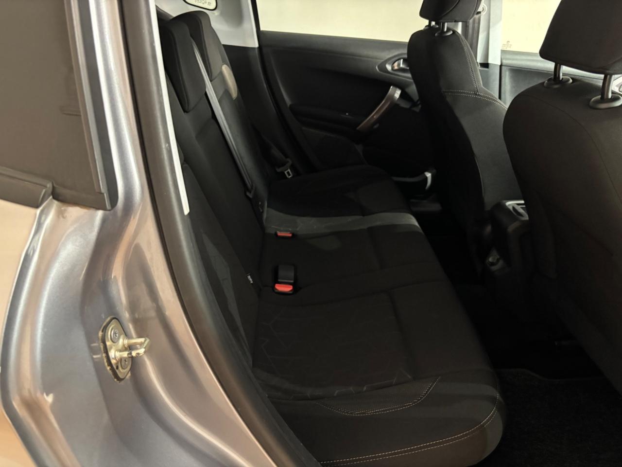 Peugeot 2008 1.6 e-HDi 92 CV Stop&Start Allure