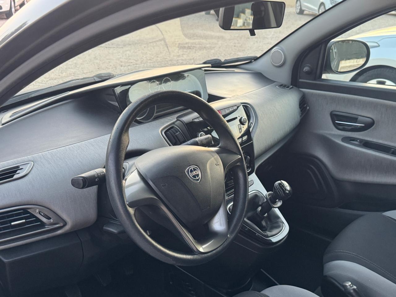 Lancia Ypsilon 1.2 69 CV 5 porte S&S Gold