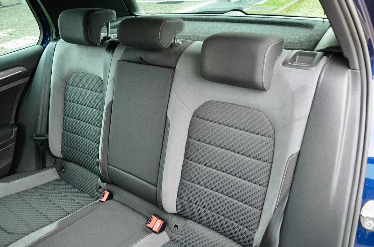 VOLKSWAGEN GOLF 1.5 TSI EVO R-LINE 150cv, UNICOPROPRIETARIO, UFF ITALIANA, SERVICE CON FATTURE, EURO 6D, FARI FULL LED, APPLE ANDROID, PERMUTE