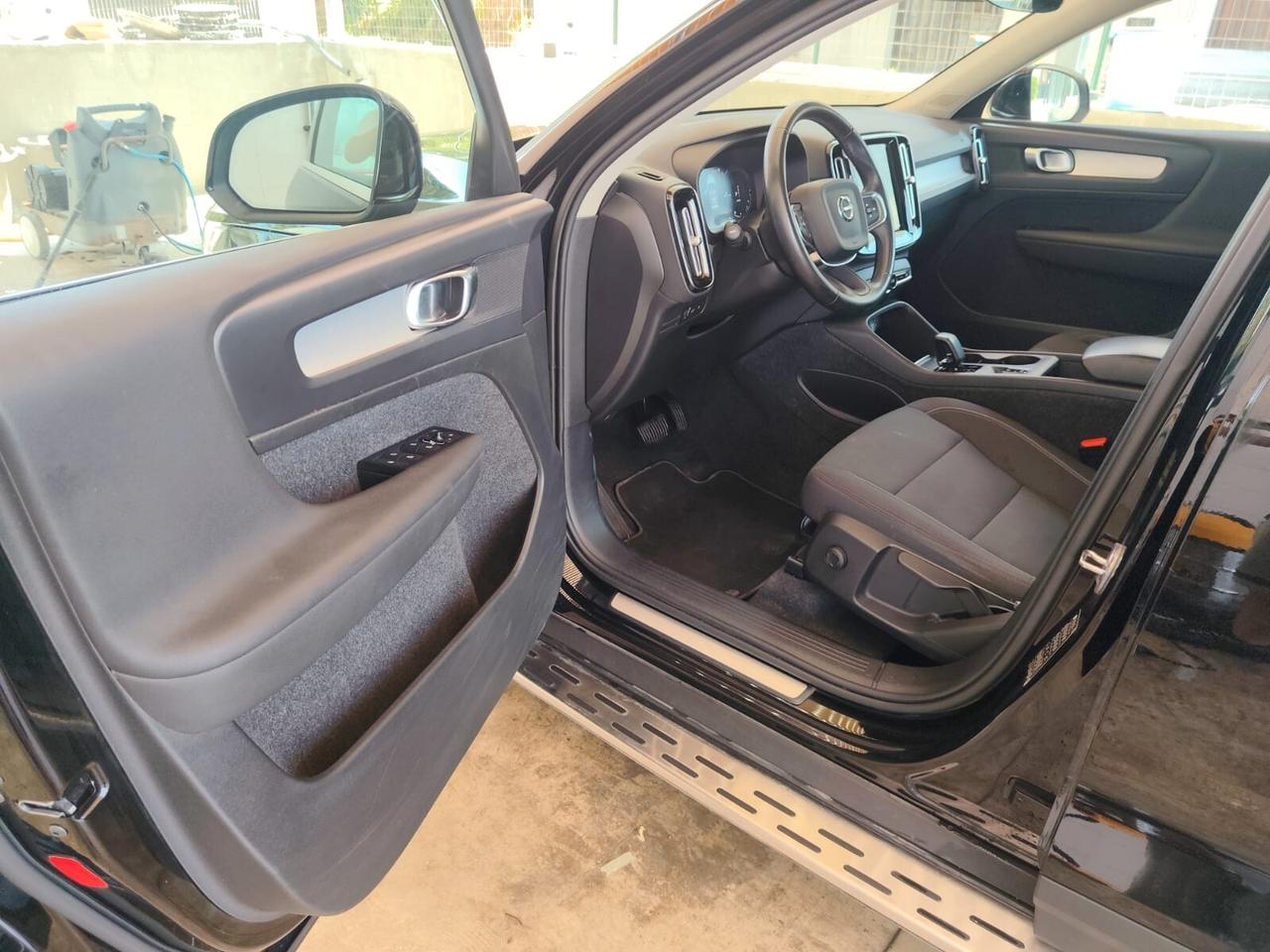Volvo XC40 T4 Plus Dark VAN