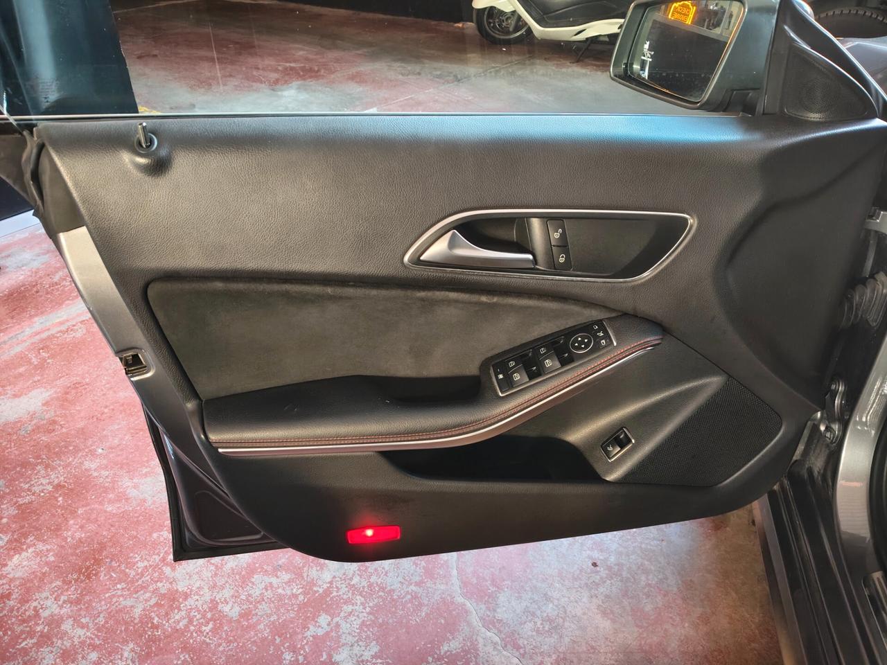 Mercedes-benz CLA 180 Premium