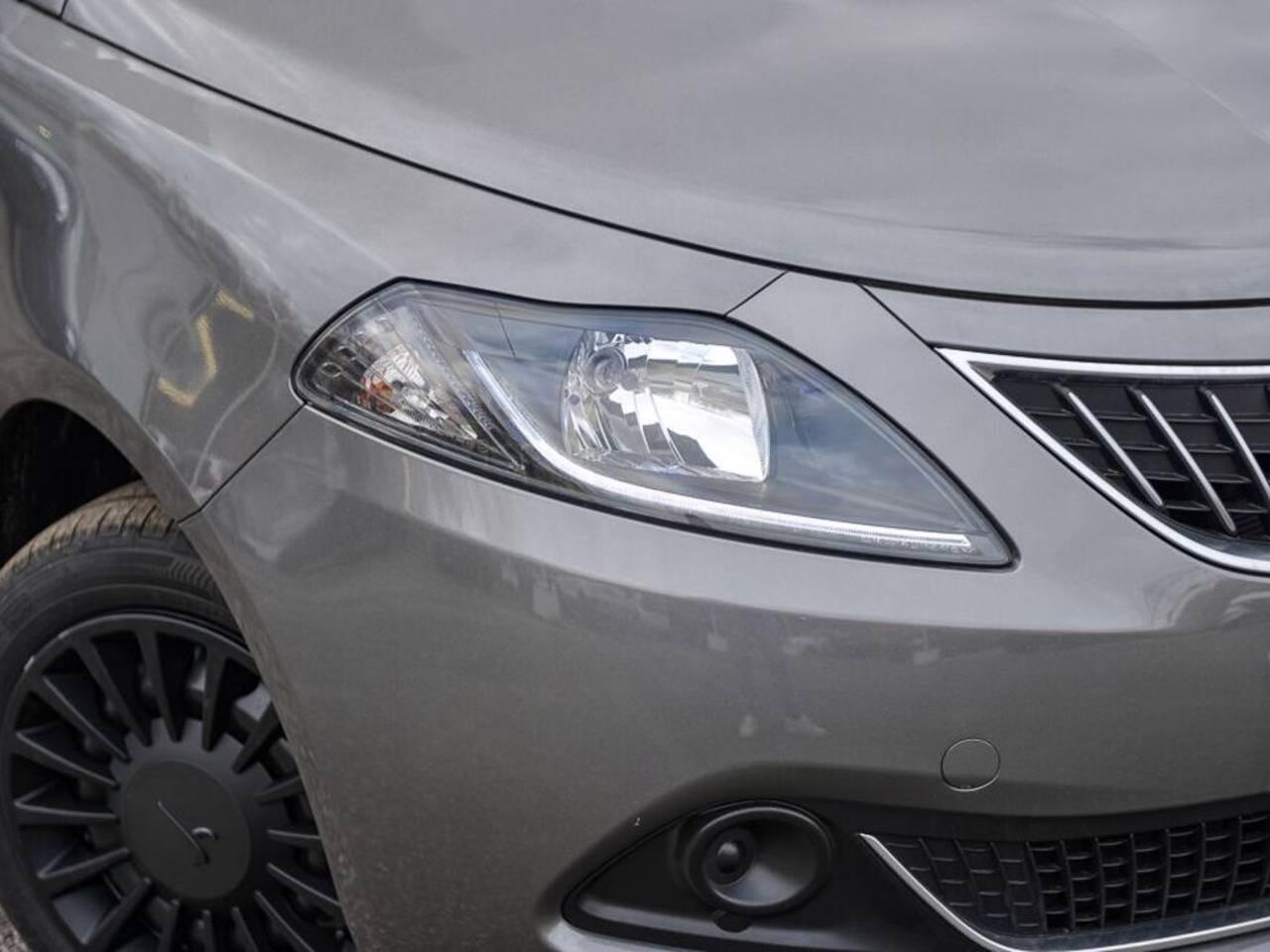 LANCIA Ypsilon III 2021 - Ypsilon 1.0 firefly hybrid Silver s&s 70cv