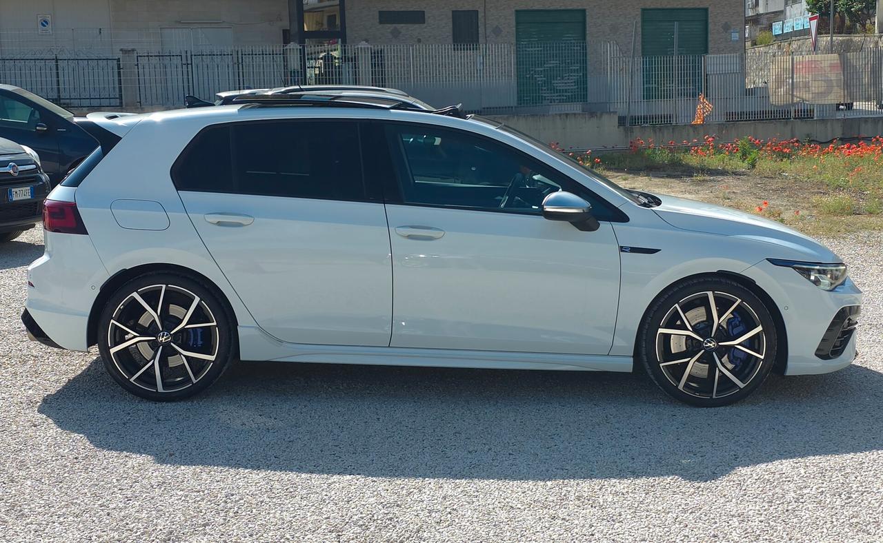 Golf R - 2.0 TSI 320cv - AKRAPOVIC