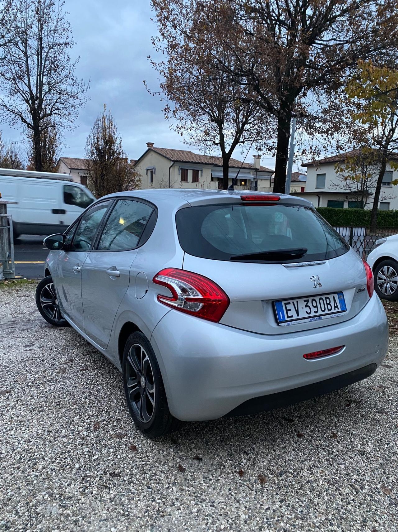 Peugeot 208 PureTech 82 5 porte Allure