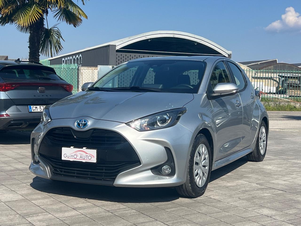 Toyota Yaris 1.5 Hybrid 5 porte Business FINANZIABILE