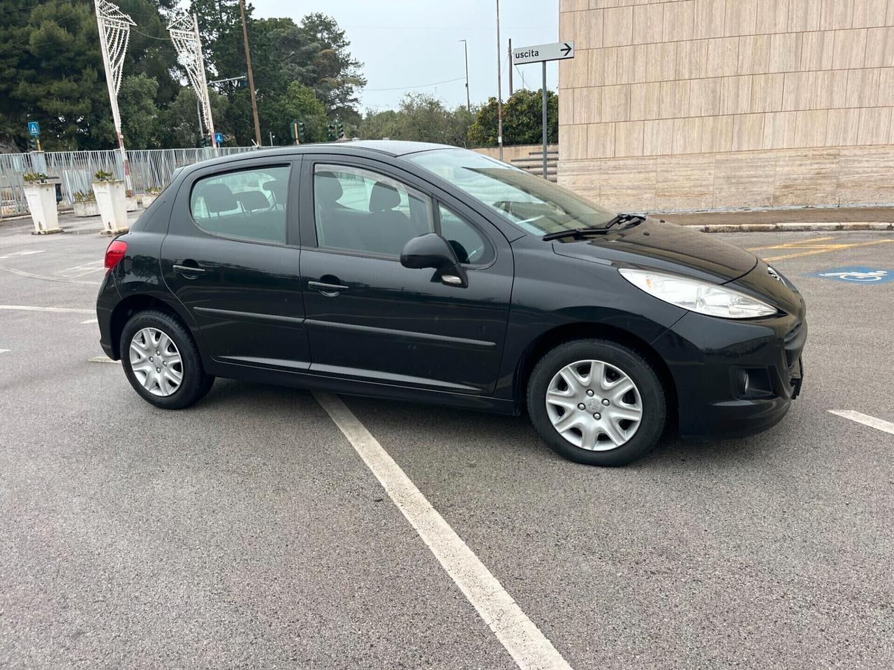 Peugeot 207 1.4 BENZINA KW 70 5p.UsatoGarantito