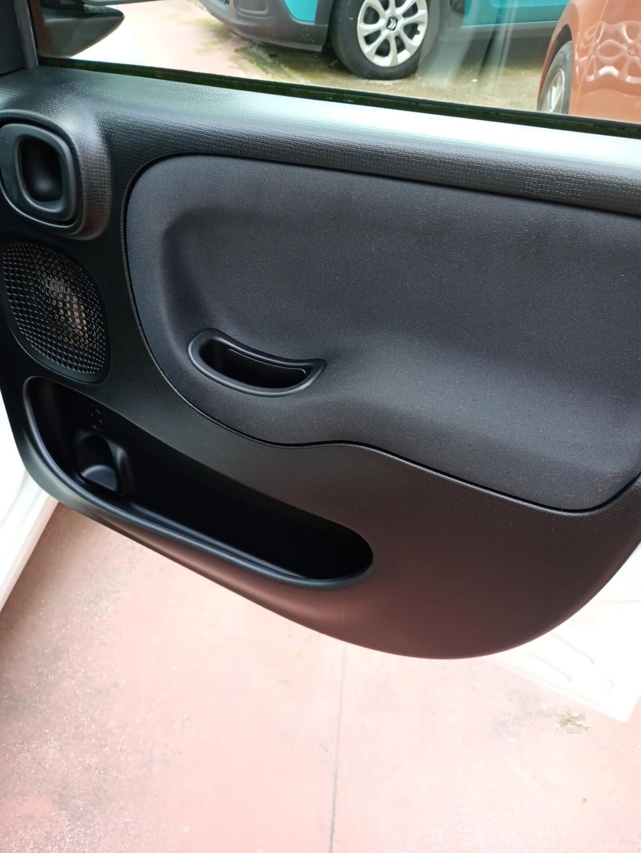 Fiat Panda 1.2 Lounge uconnect,pari al nuovo.