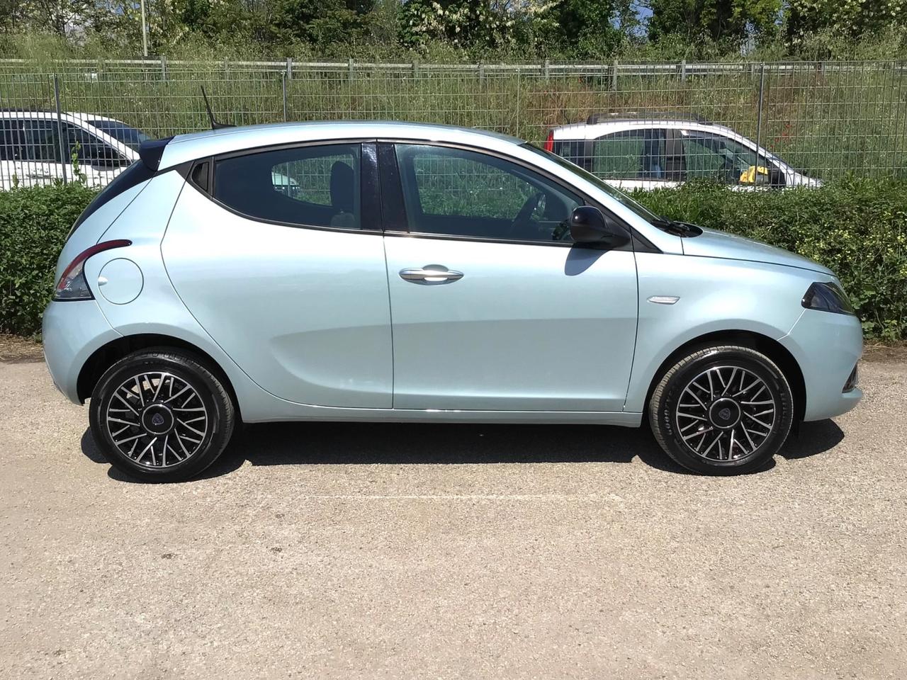 Lancia Ypsilon 1.0 FireFly 5p Hybrid Platino