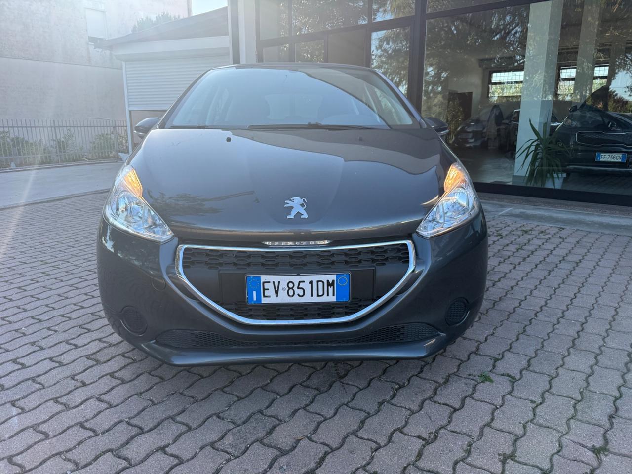 Peugeot 208 1.4 HDi 68 CV 5 porte Allure